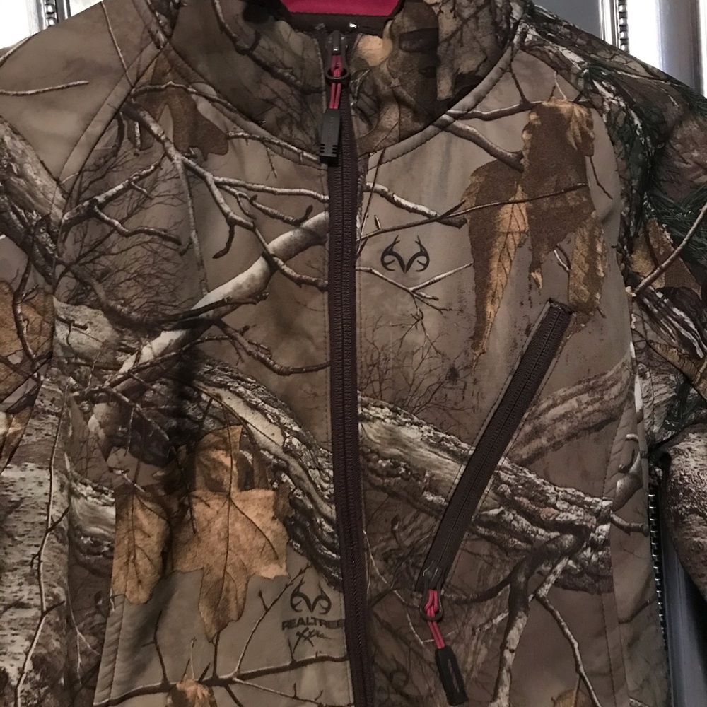 Realtree wind/waterproof jacket - Picture 3 of 11